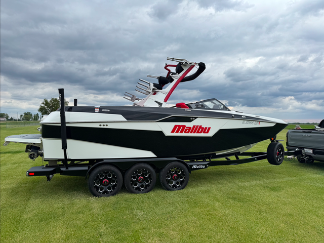 Like new Malibu M240