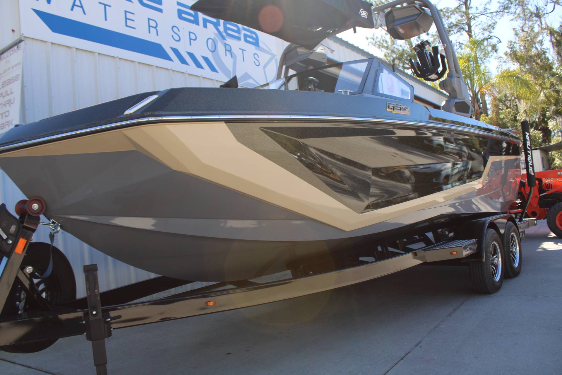 boat.Title