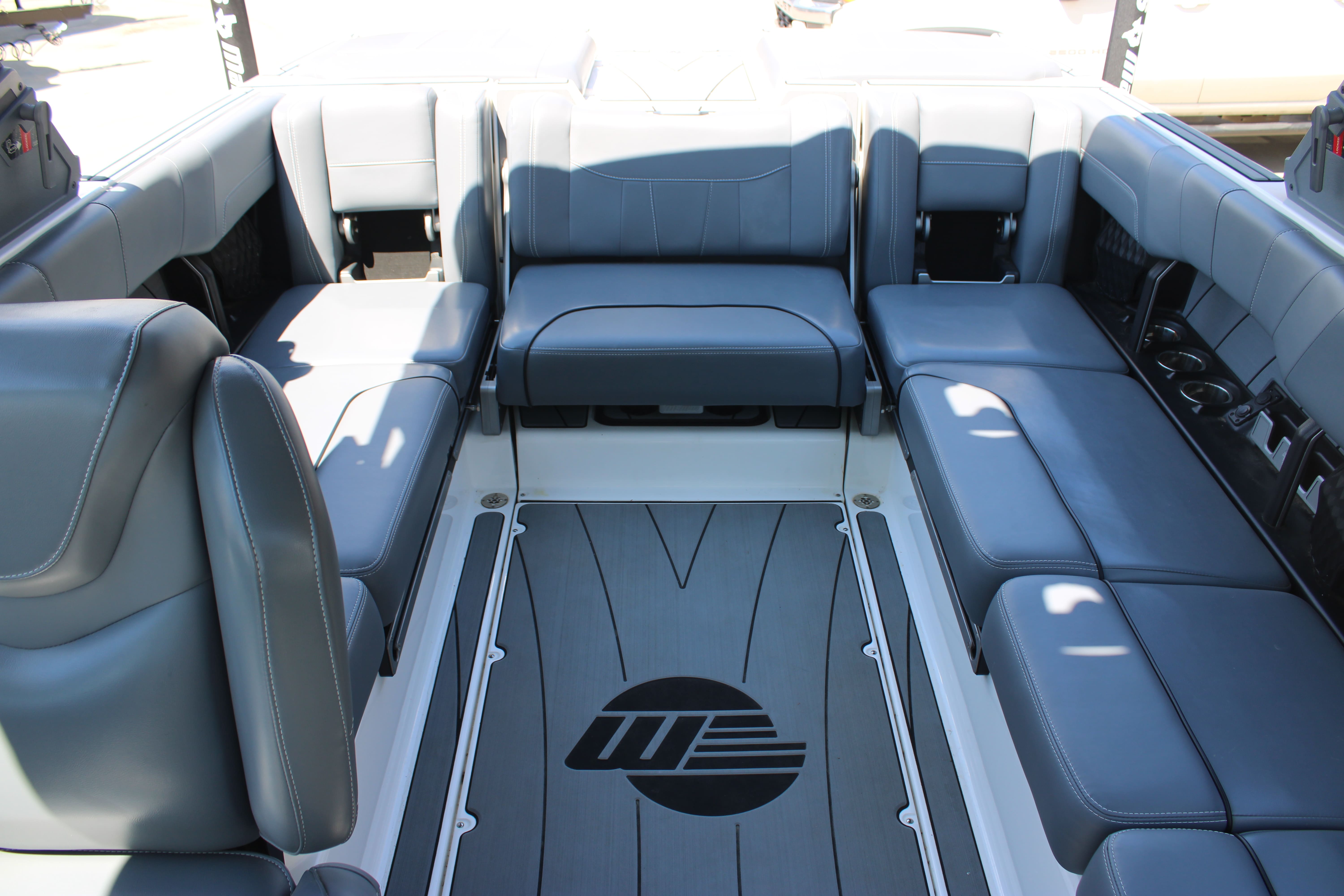 2022 Malibu 23 LSV