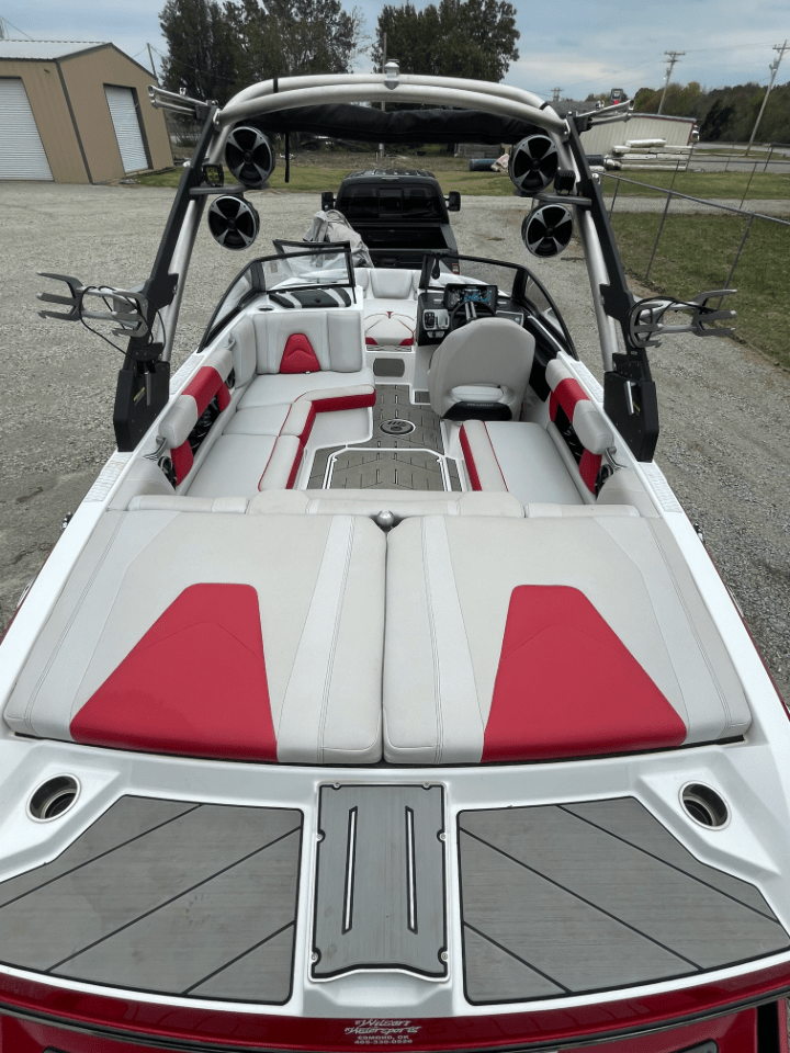 2017 Malibu Wakesetter VLX  Icon