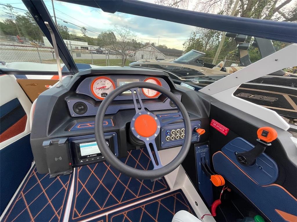 boat.Title