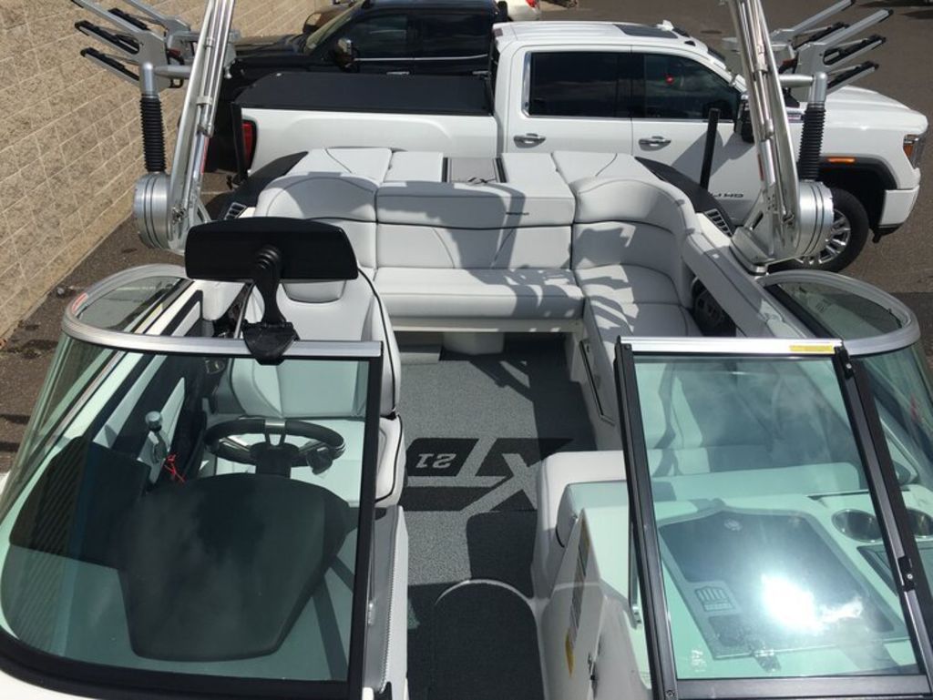2020 MasterCraft XT21