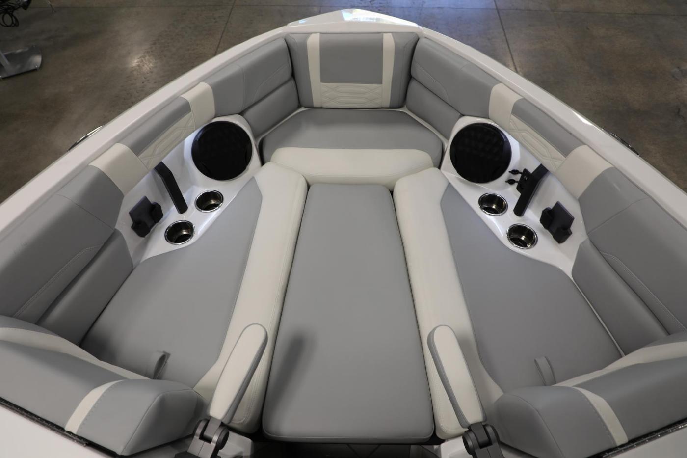 2024 Malibu 26 LSV