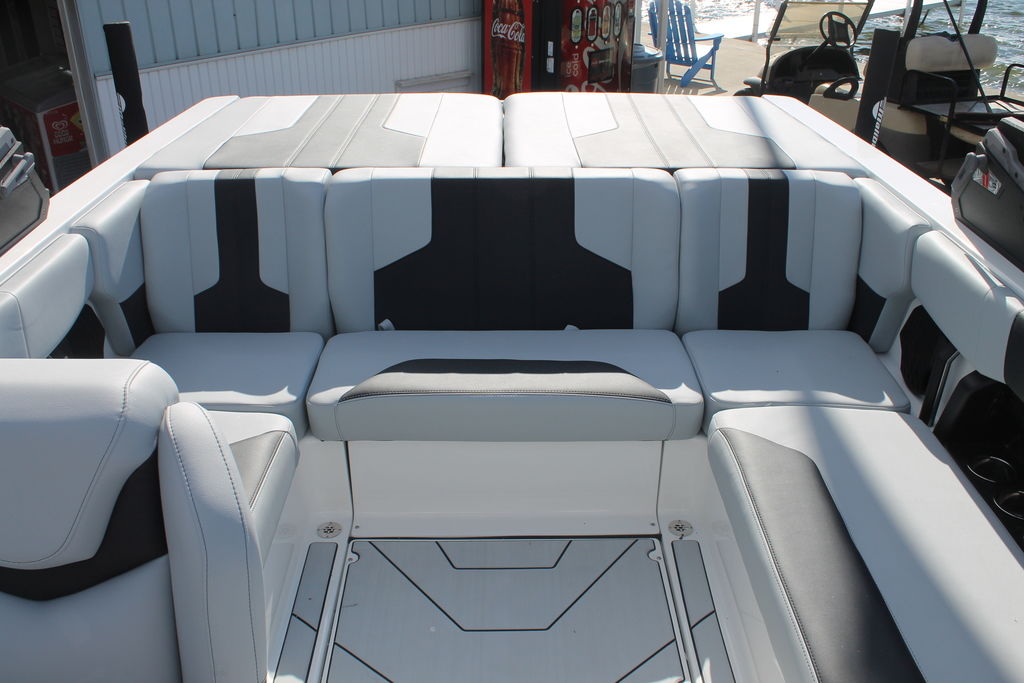 2025 Malibu Boats 21 LX