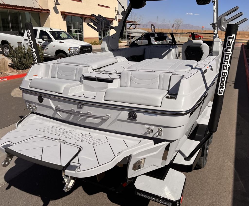 2025 Malibu Boats 23 LSV