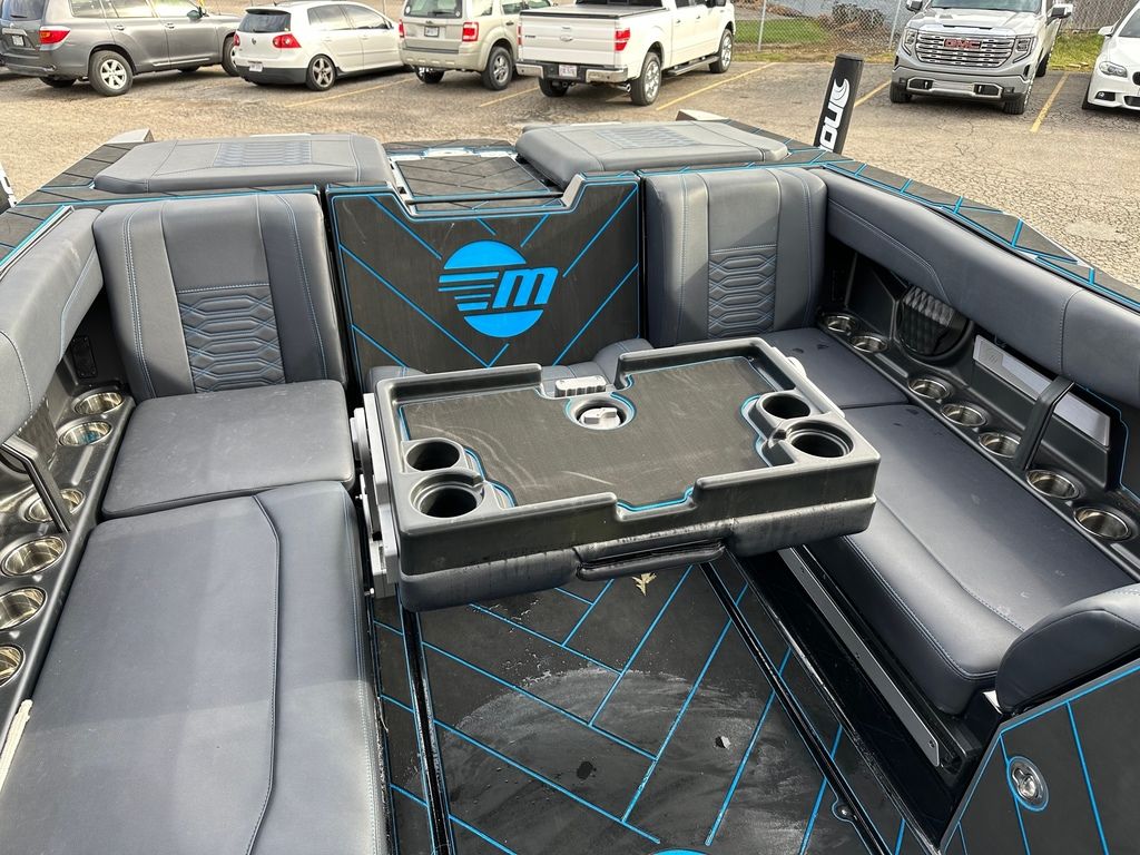 2023 Malibu Boats 26 LSV
