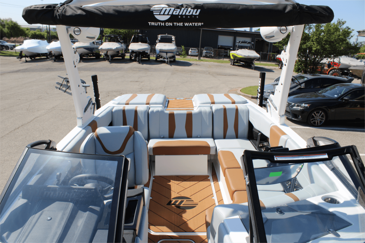 2025 Malibu 22 LSV