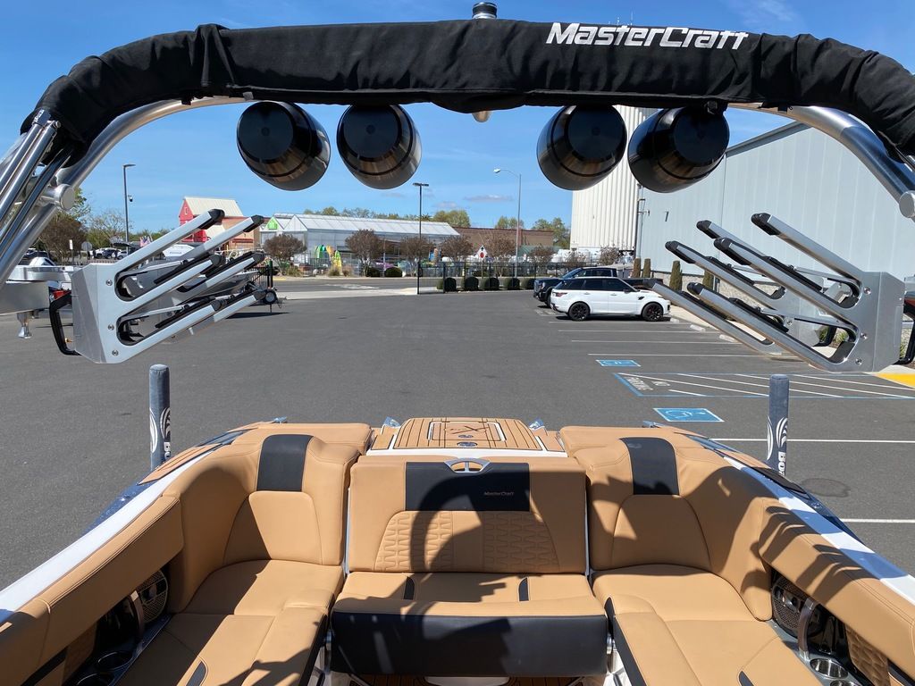 2021 MasterCraft X24