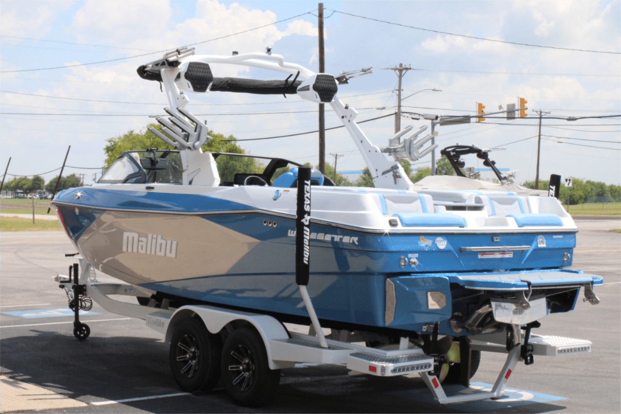 2025 Malibu 23 LSV
