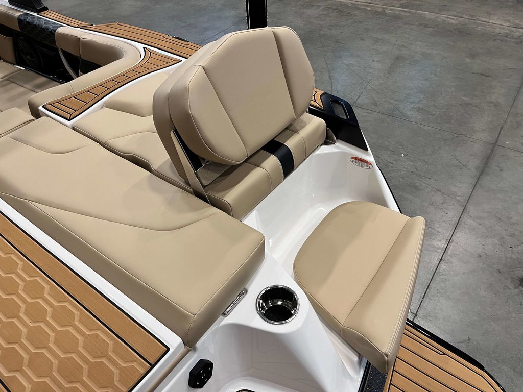 2025 MasterCraft XT23