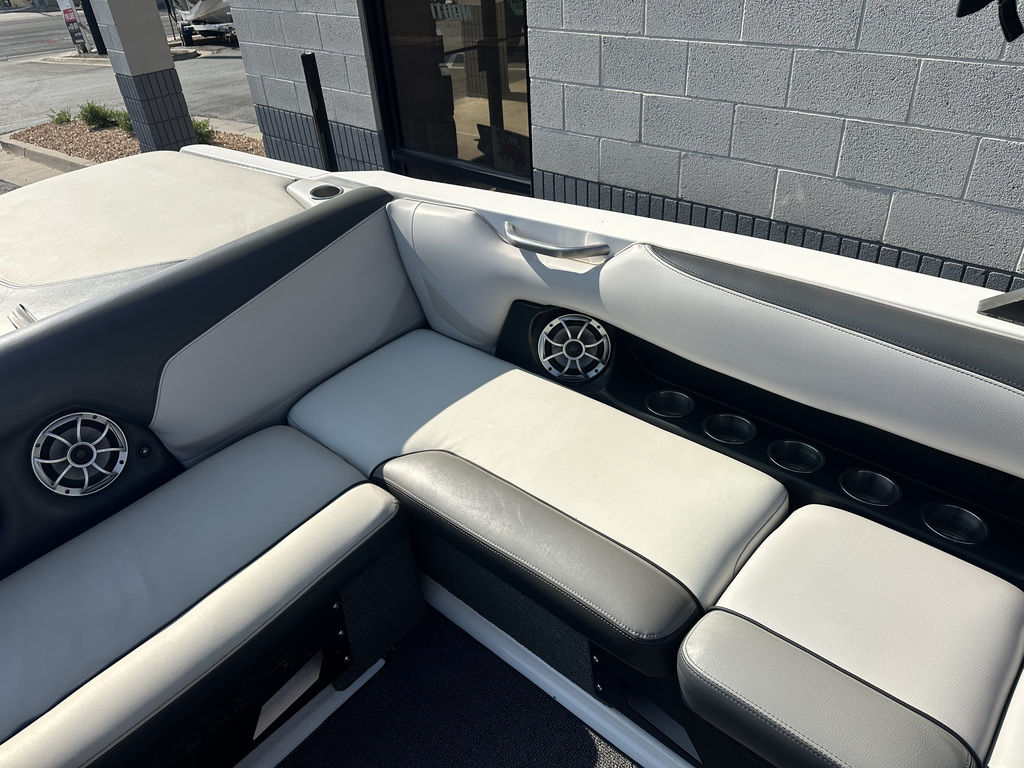 2015 Axis Wake Research T22