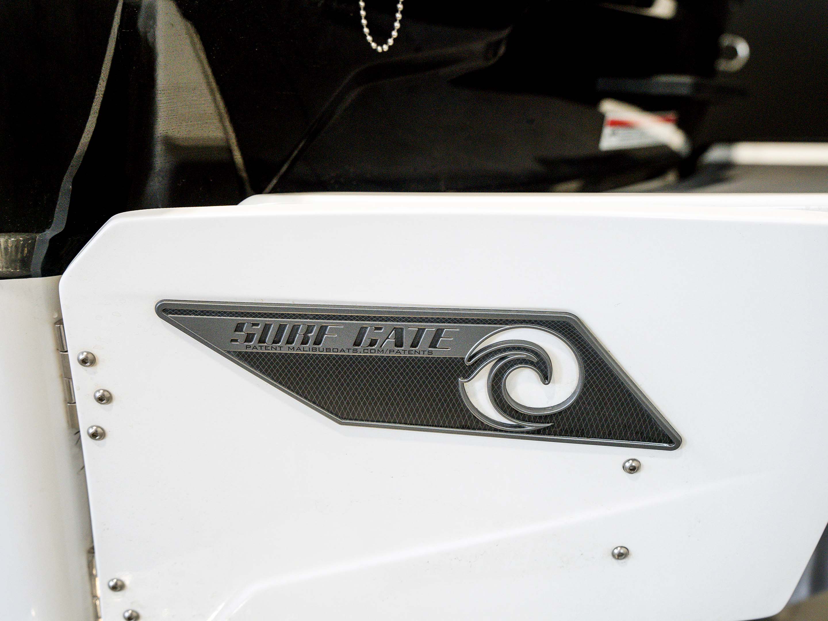 2023 Axis A20 White / Black
