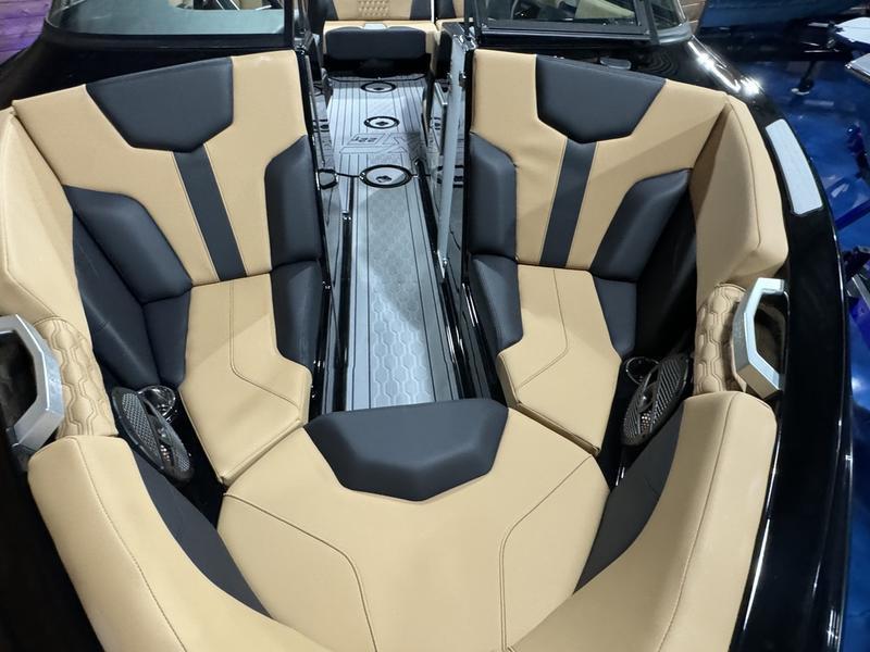 2025 MasterCraft XT22T