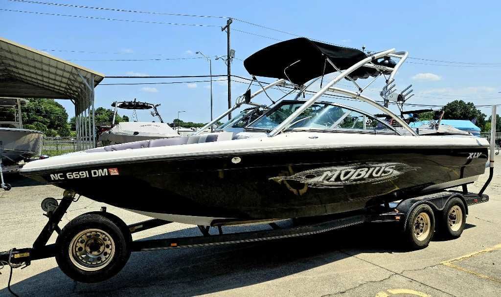 2004 MOOMBA Mobius XLV