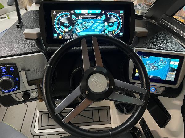 2017 Malibu Wakesetter 21 VLX – Low hours