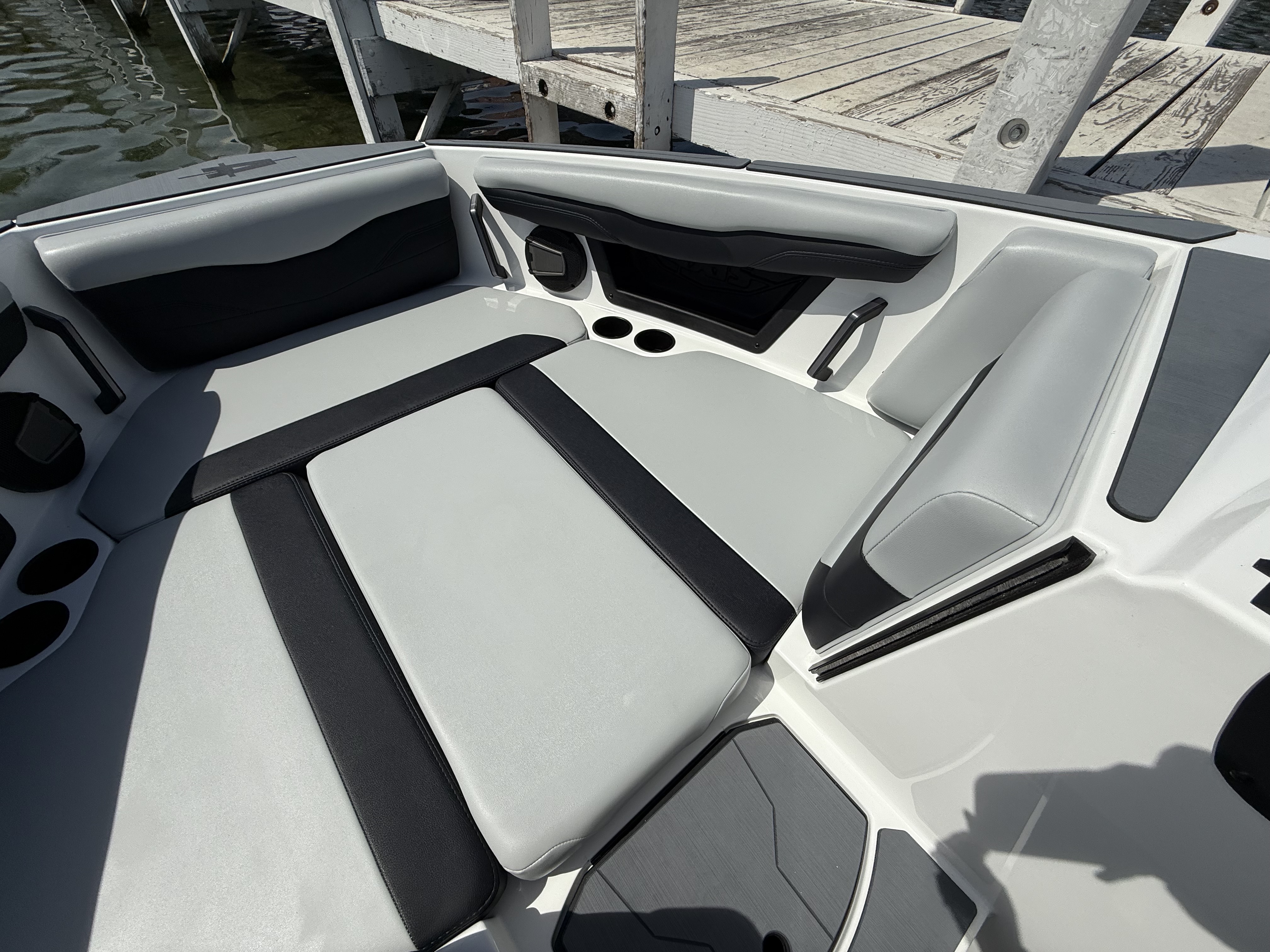 2025 Axis T220