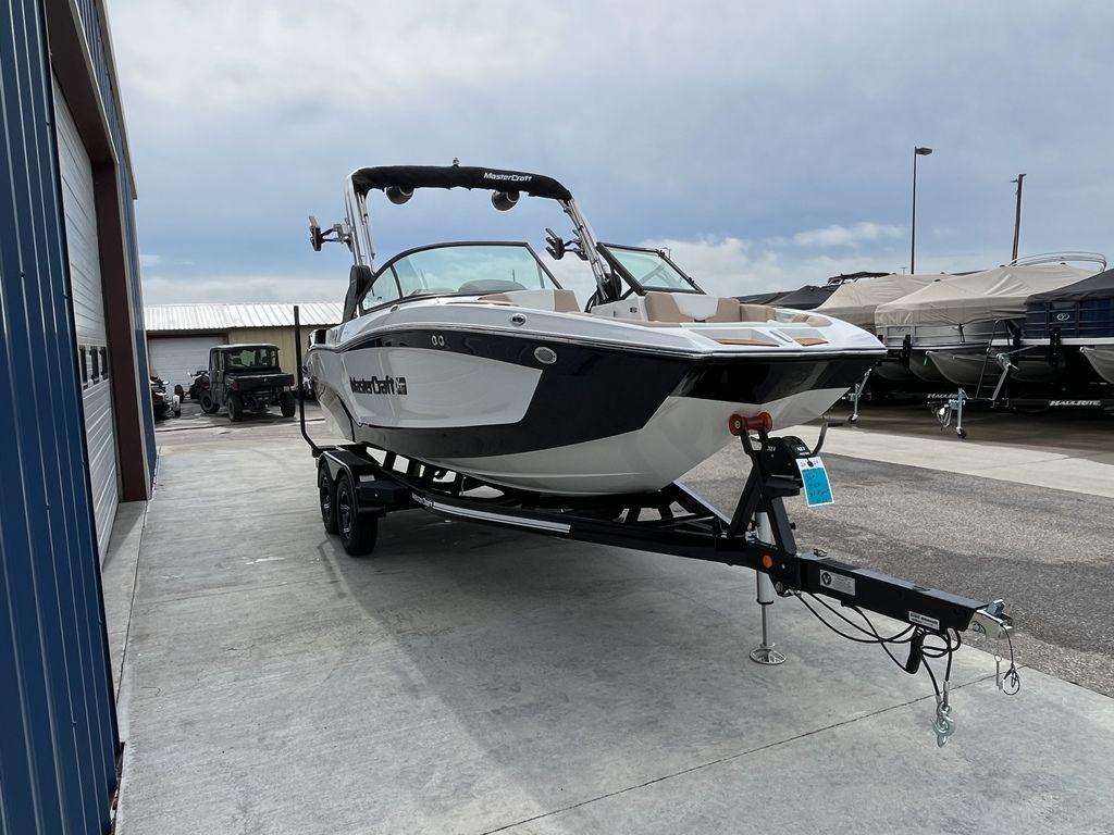 2024 MasterCraft XT20