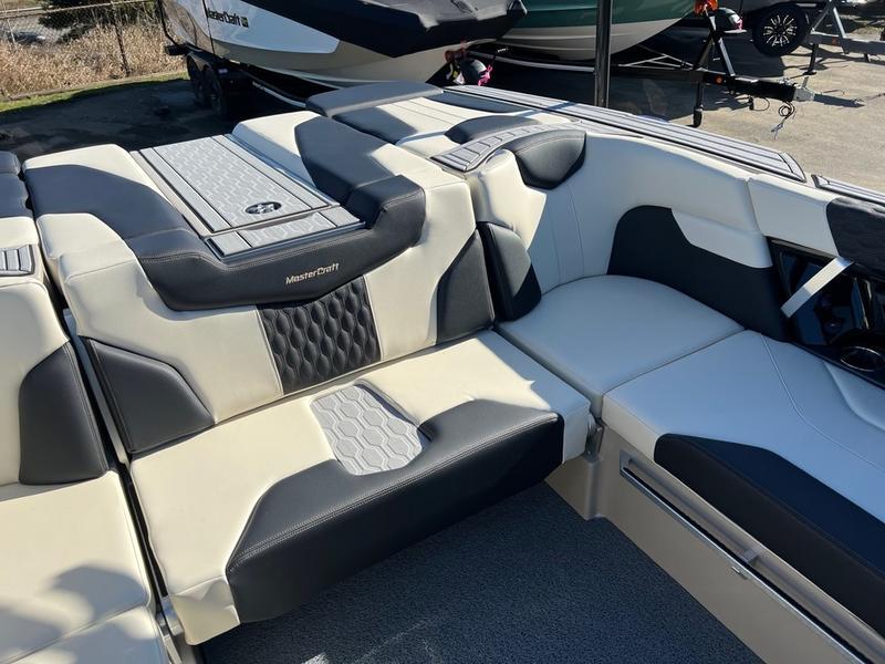 2025 MasterCraft XT22