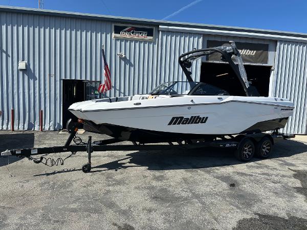 2025 Malibu 23 MXZ