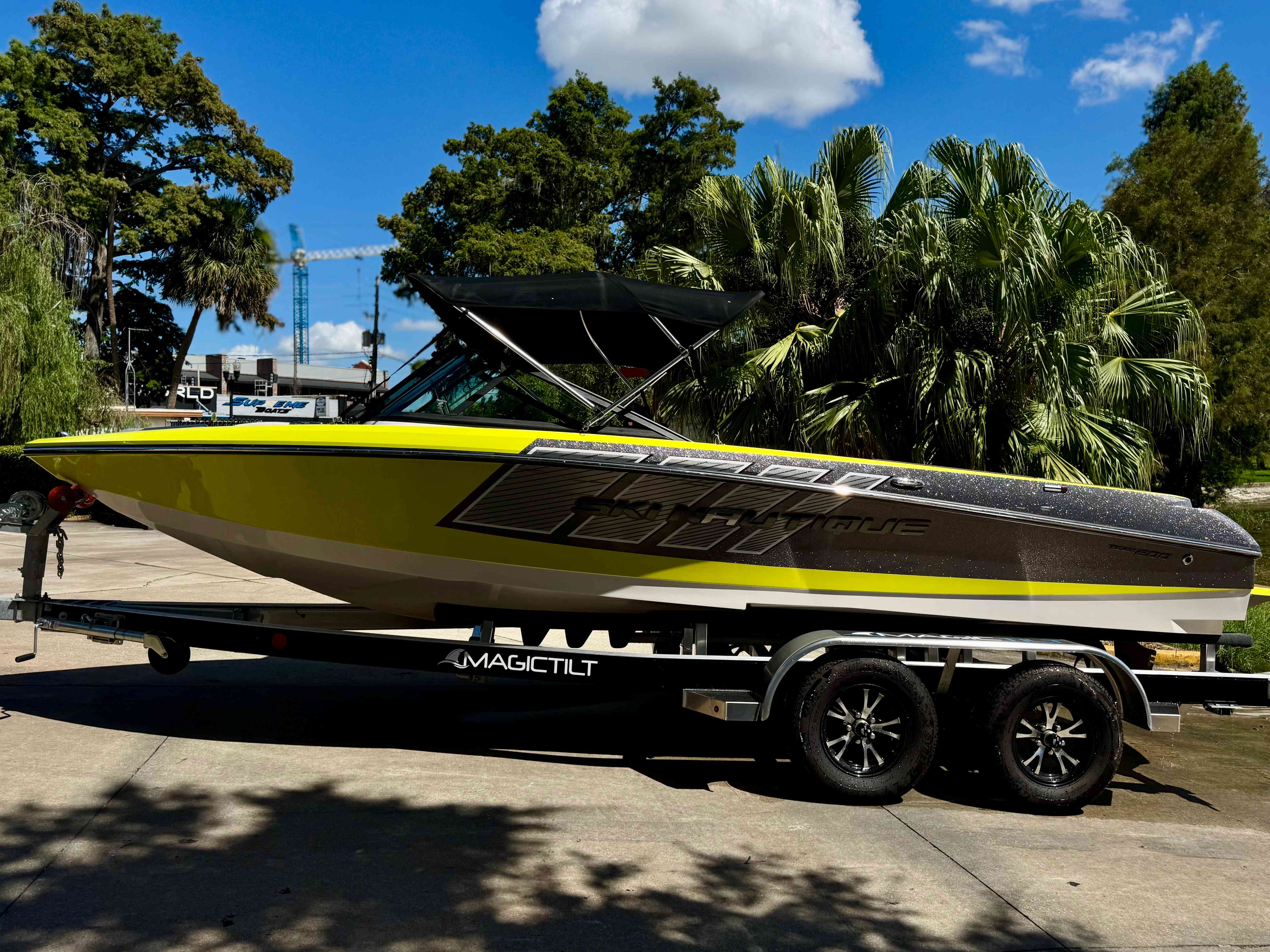 2015 Nautique 200