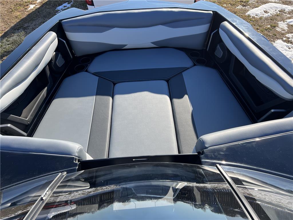 NEW 2024 AXIS A245 wake boat with M6DI motor and TRL