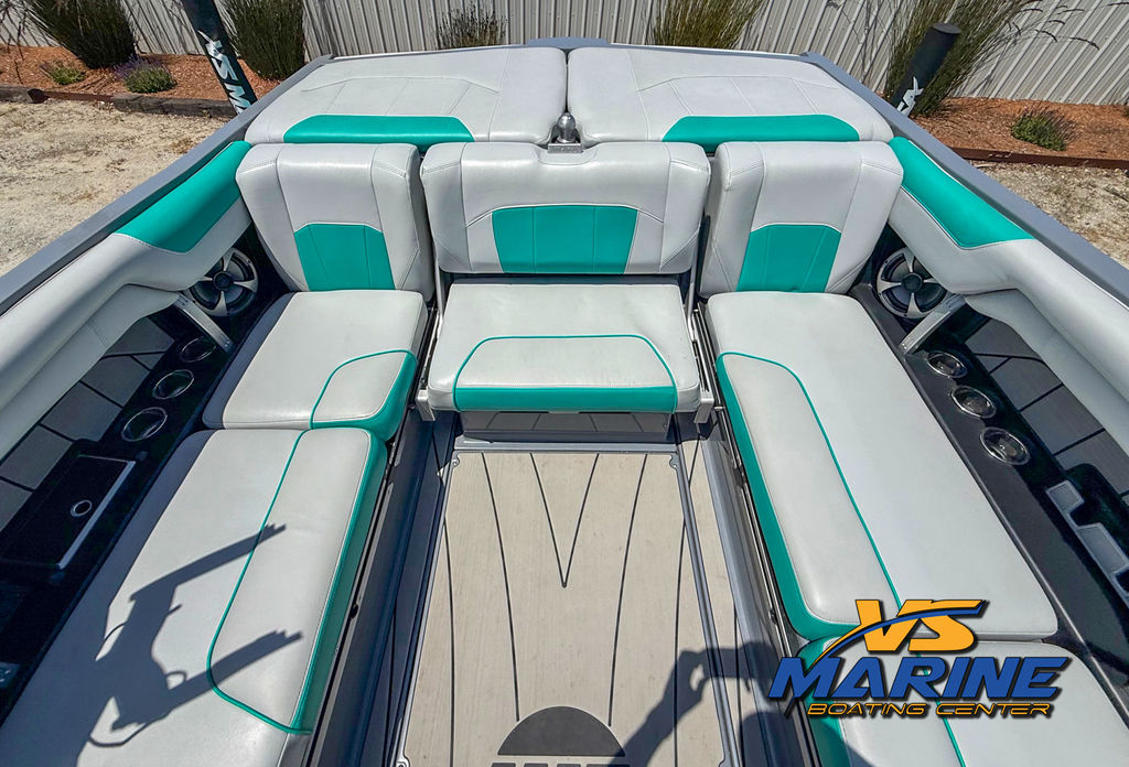 2020 Malibu Boats 25 LSV