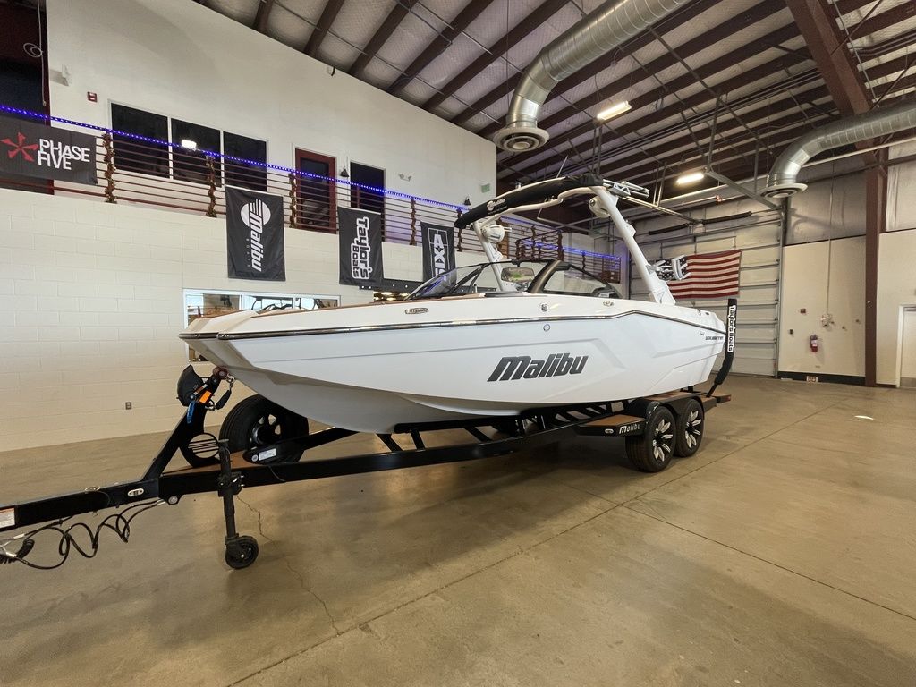 2025 Malibu Boats 22 MXZ