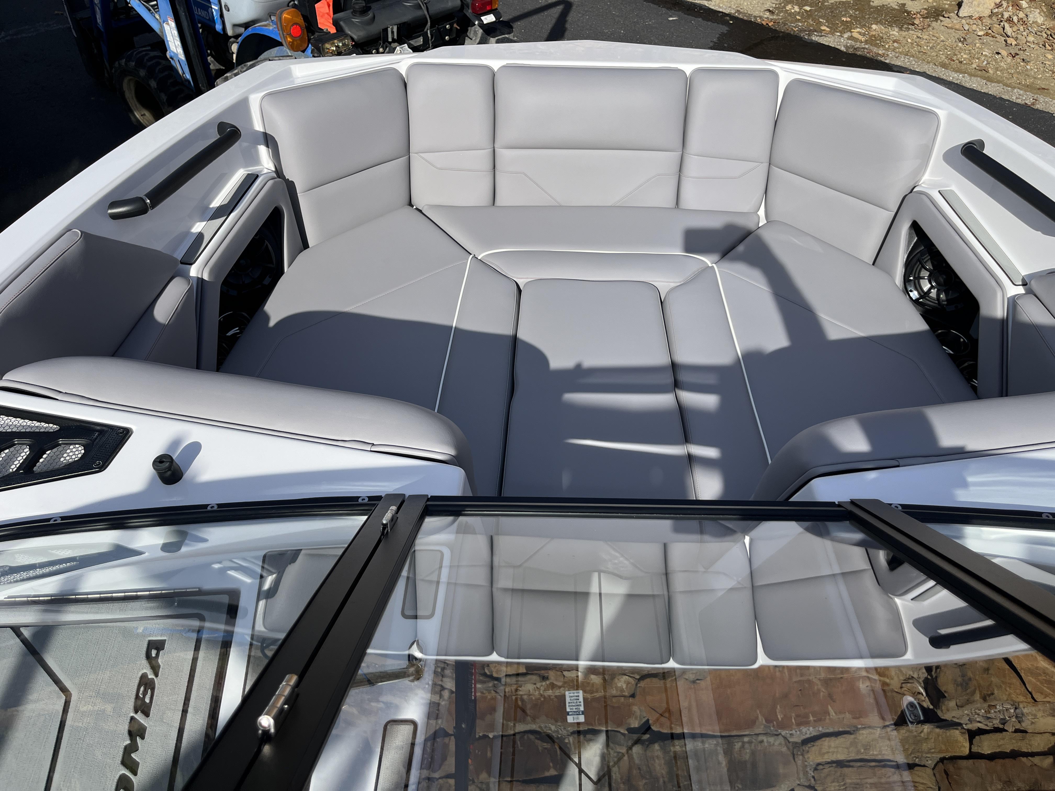 2025 MOOMBA MAX