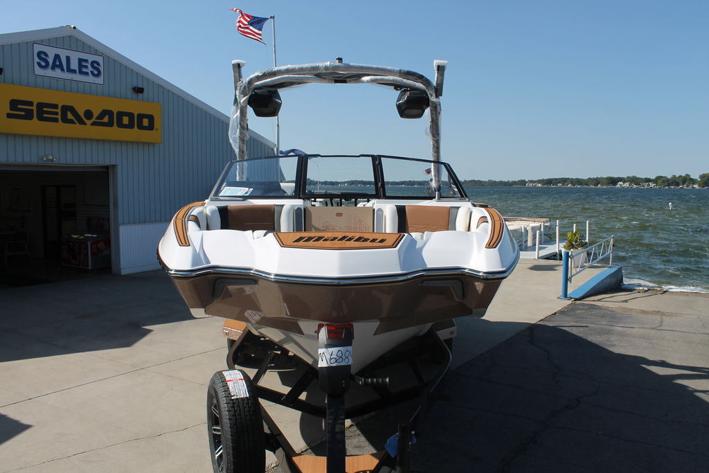 2025 malibu boats 22-MXZ