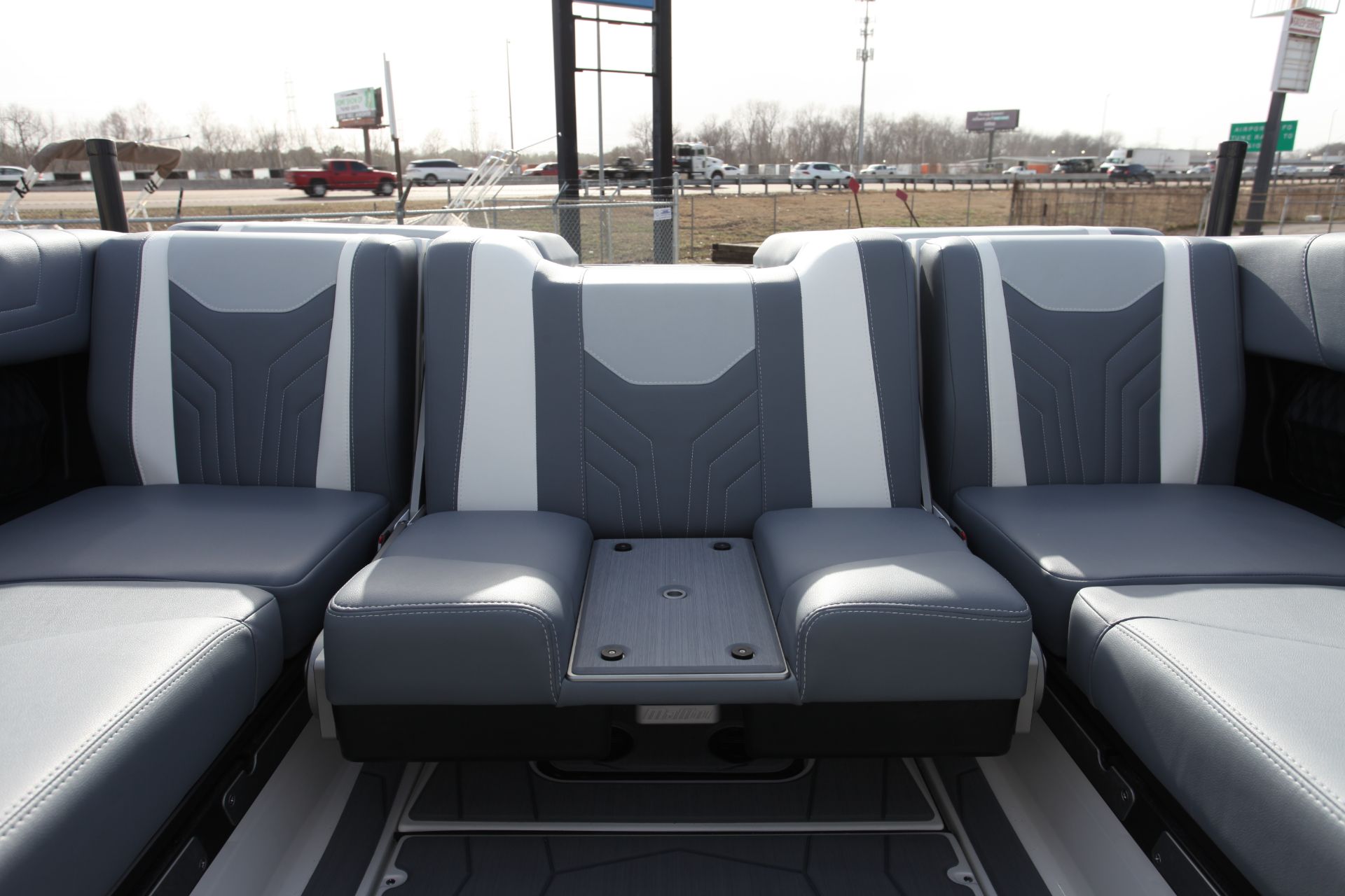  Malibu 25 LSV