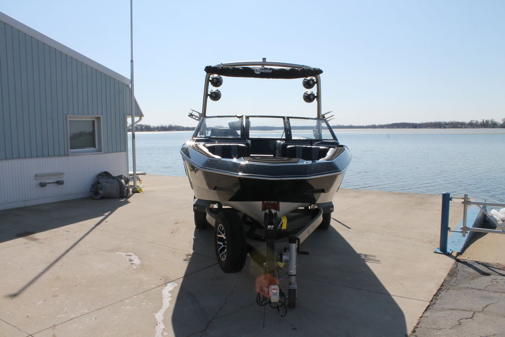 2023 Malibu Boats 21 LX
