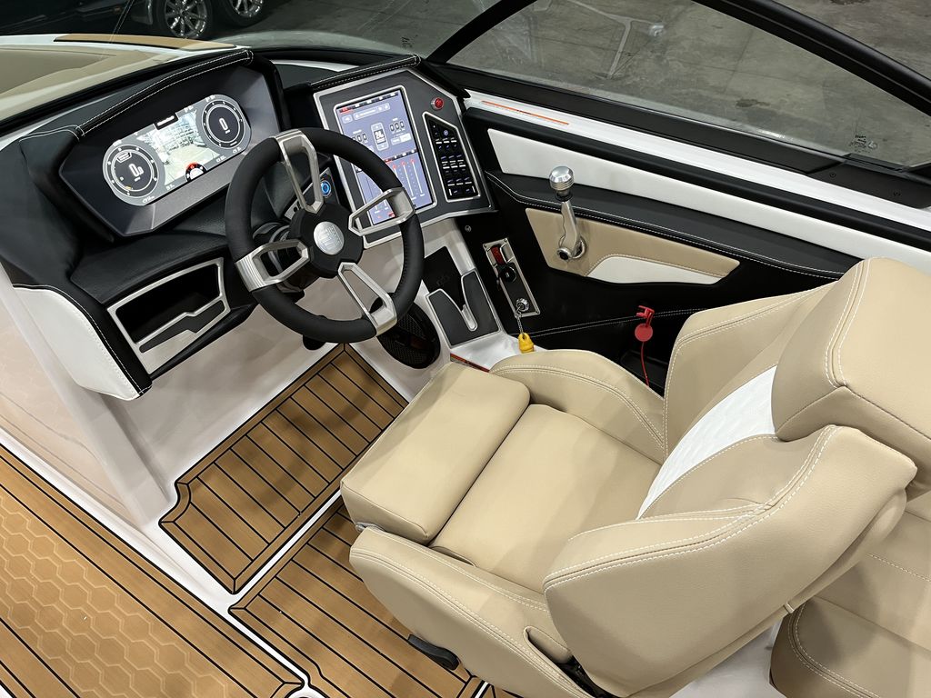 2024 MasterCraft XT22