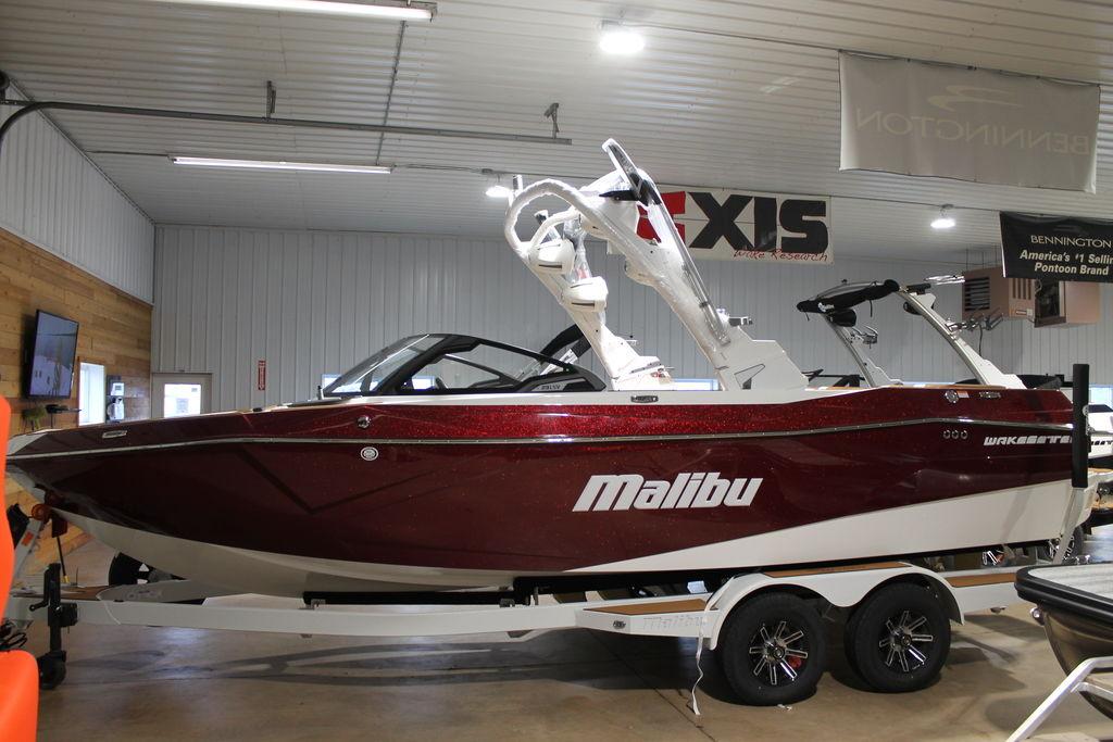 2025 Malibu 23 LSV