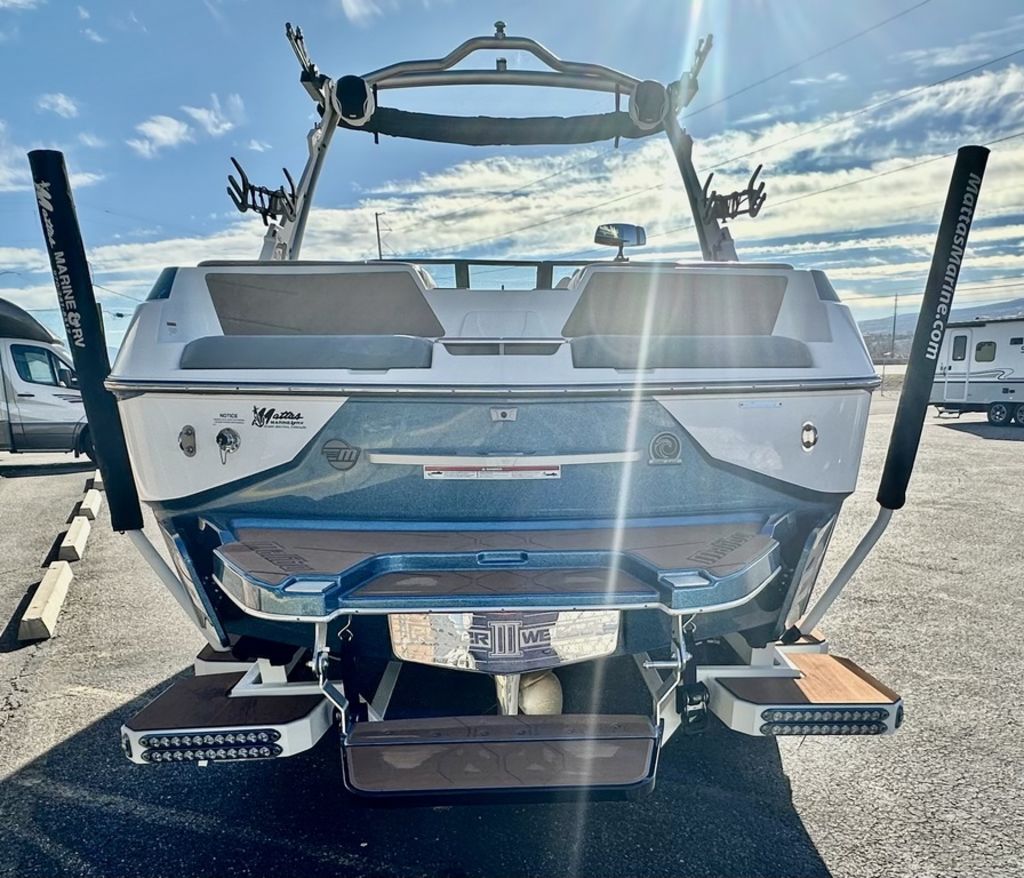 2023 Malibu Boats M220