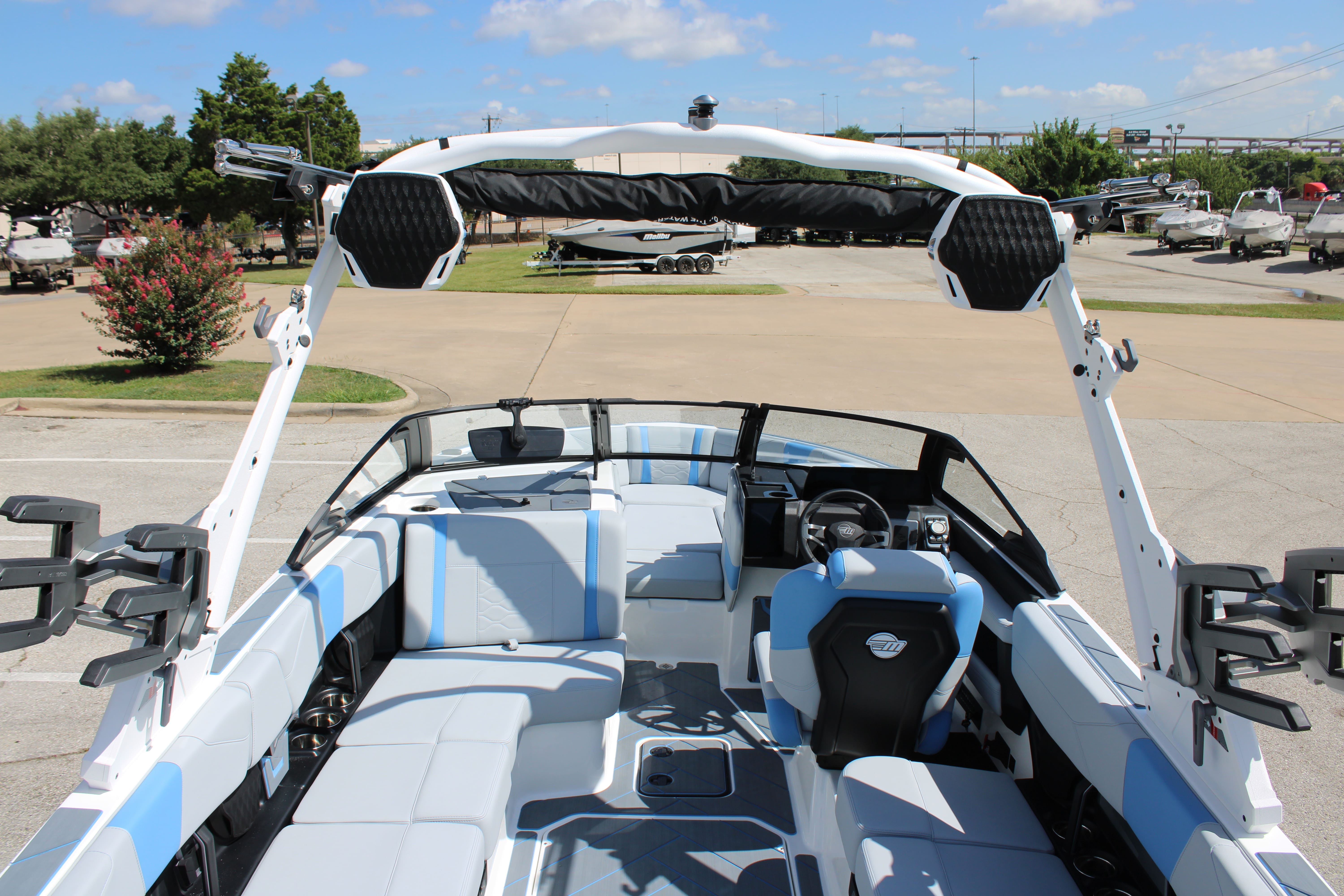 2025 Malibu 23 LSV