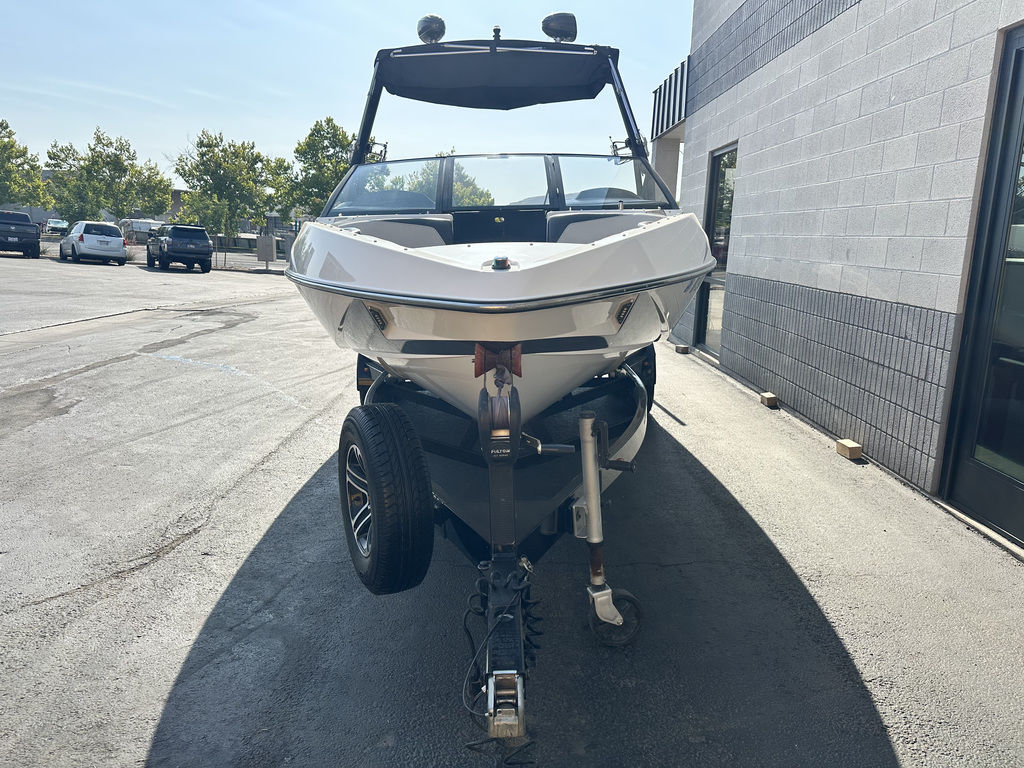 2015 Axis Wake Research T22