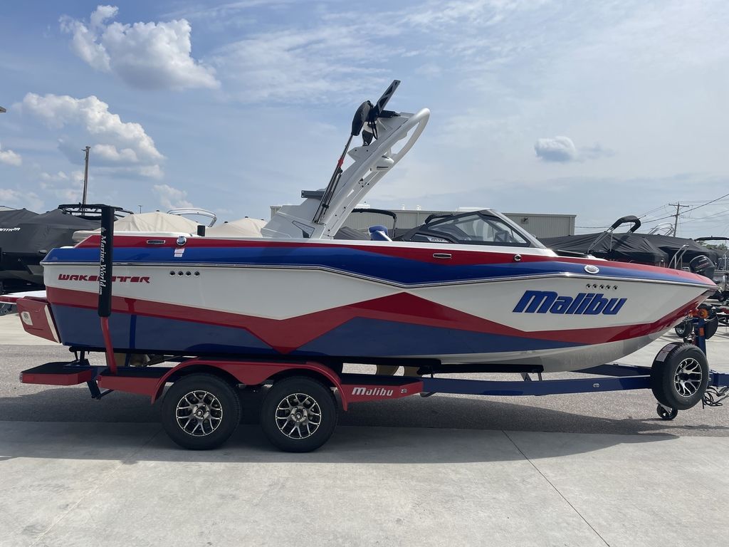 2024 Malibu Boats 22 LSV