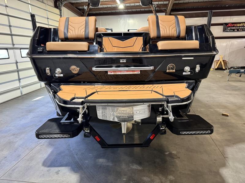 2025 Malibu 25 LSV