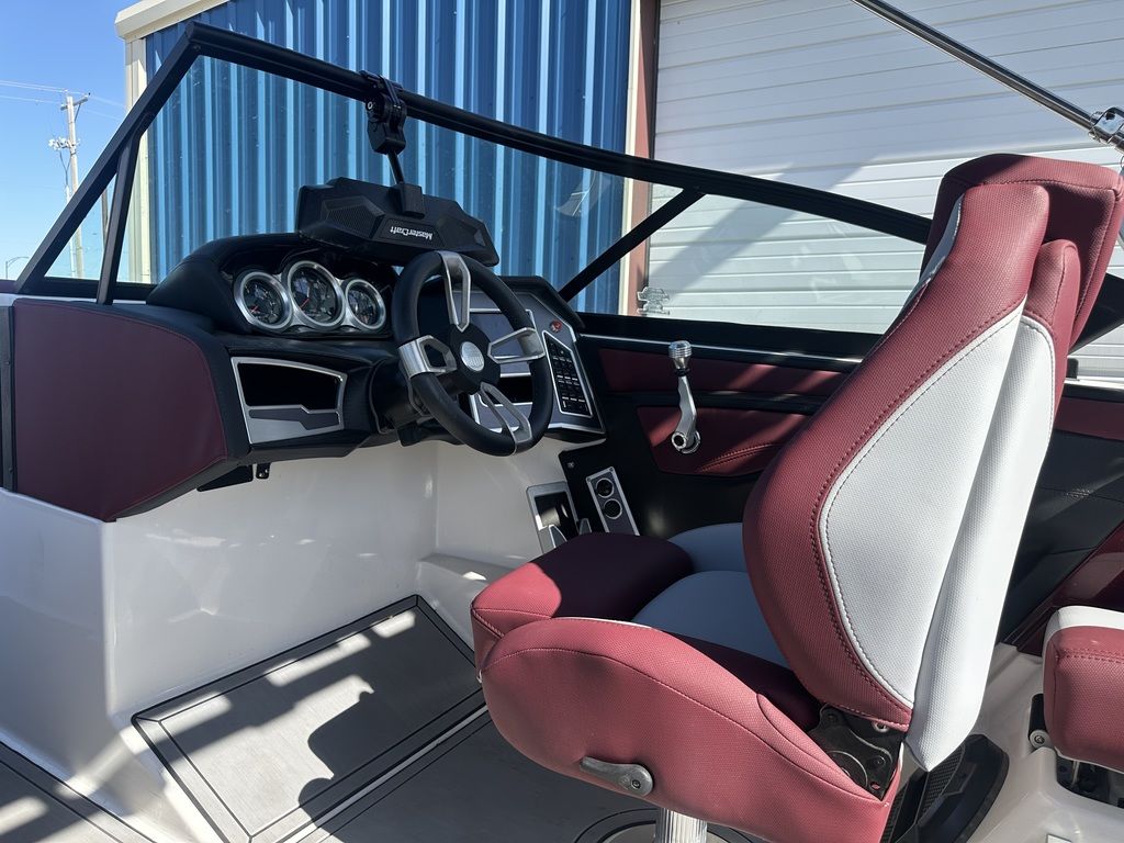 2022 MasterCraft XT20