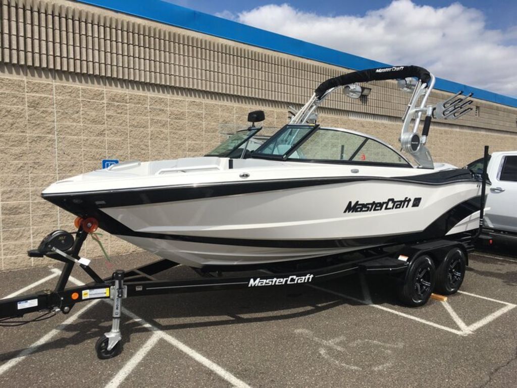 2020 MasterCraft XT21