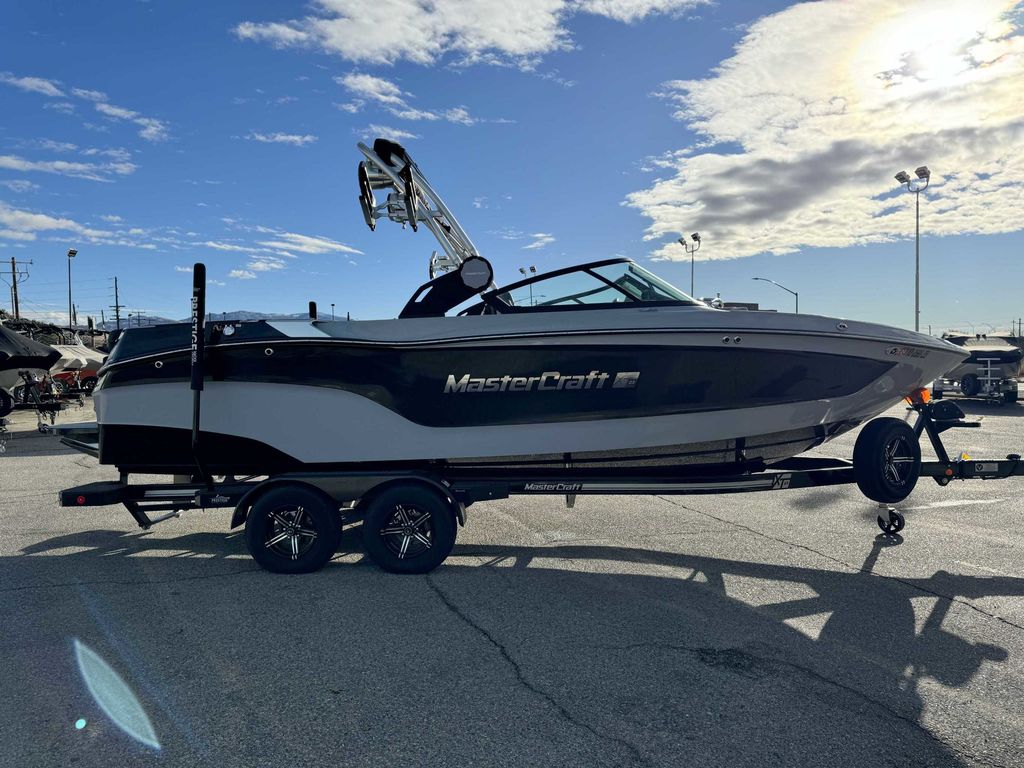 2022 MasterCraft XT23
