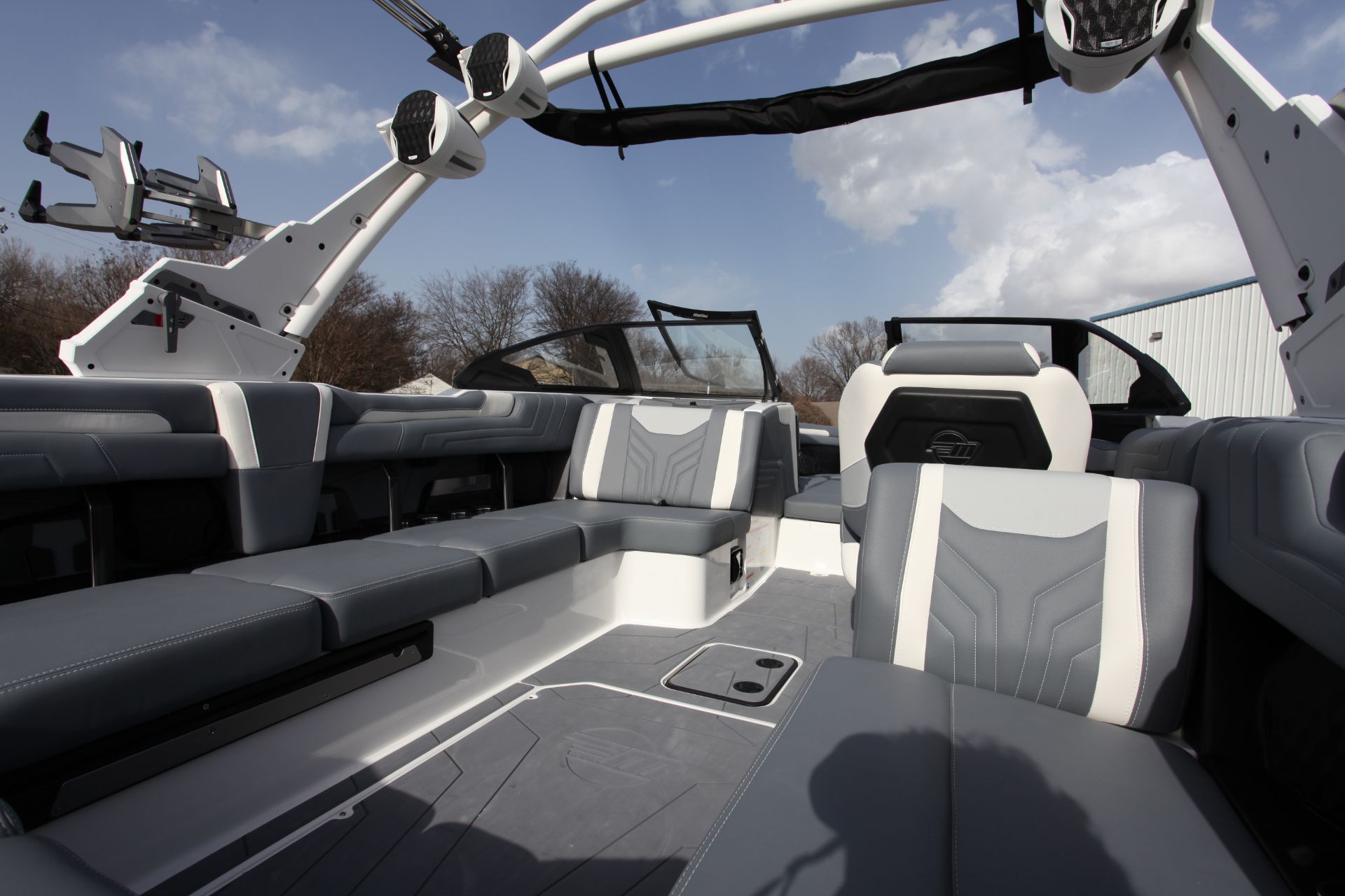  Malibu 25 LSV