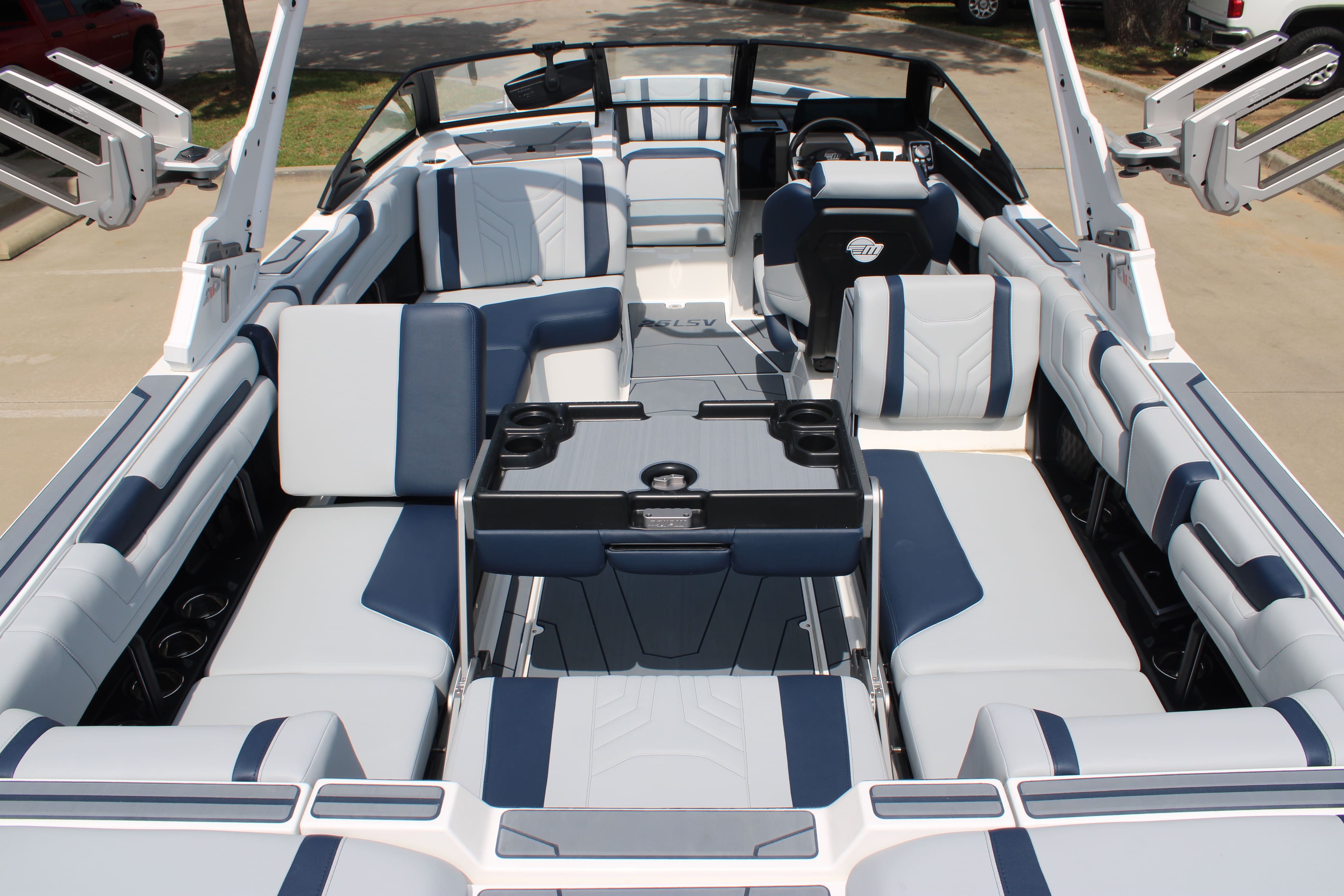 2025 Malibu 25 LSV