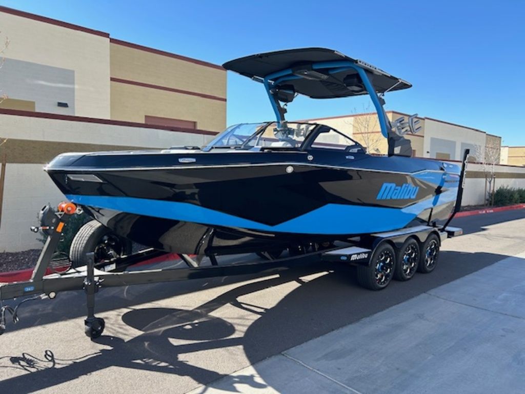 2025 Malibu Boats 25 LSV