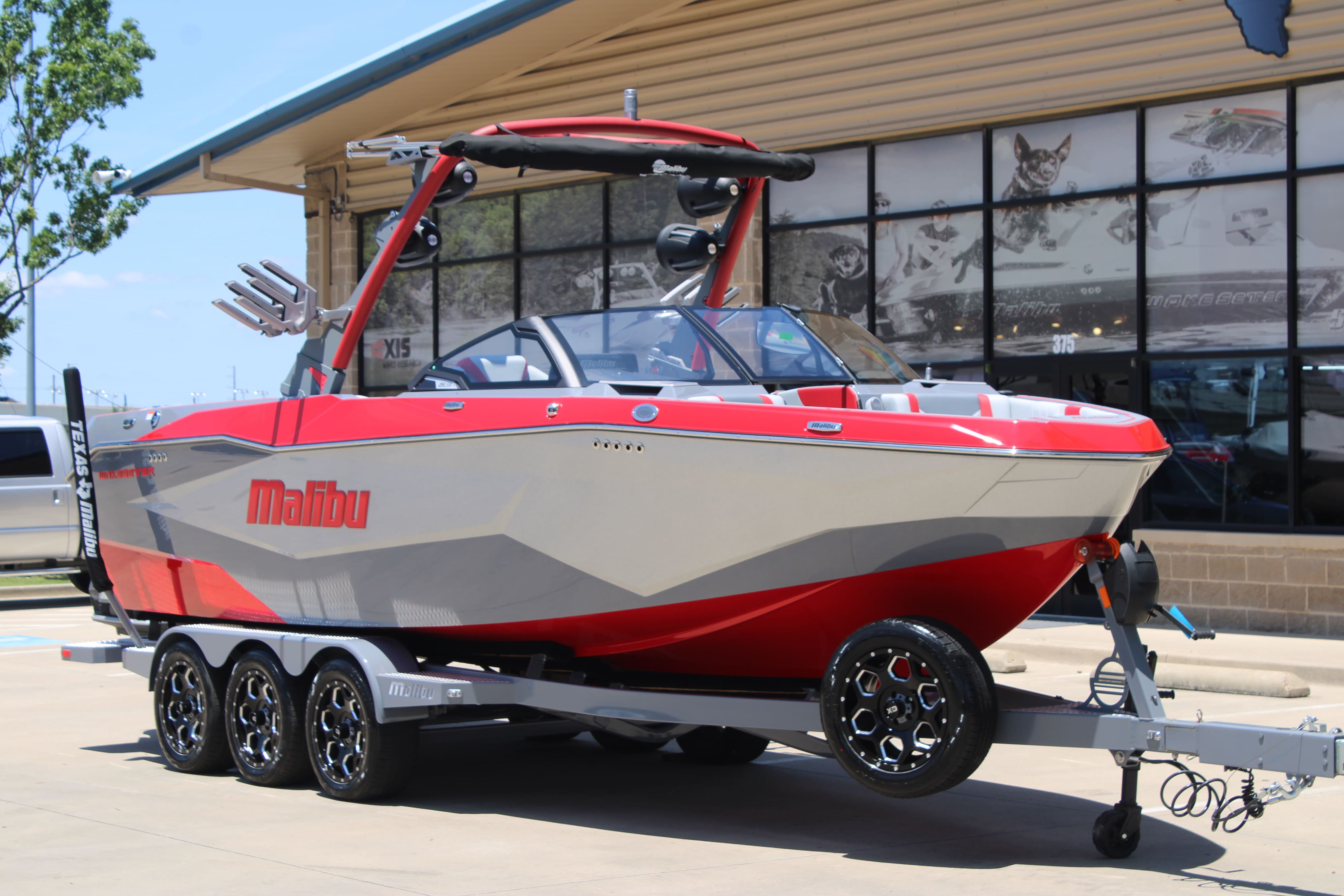 2025 Malibu 25 LSV