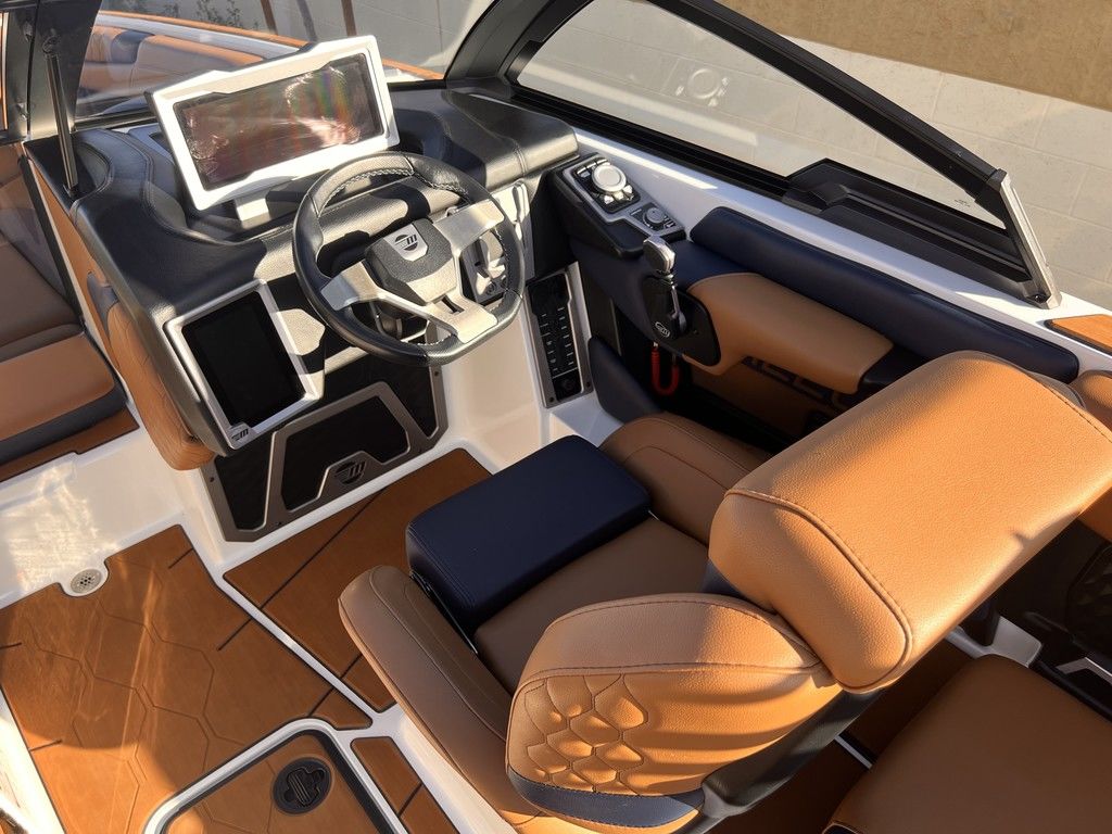 2023 Malibu Boats M220