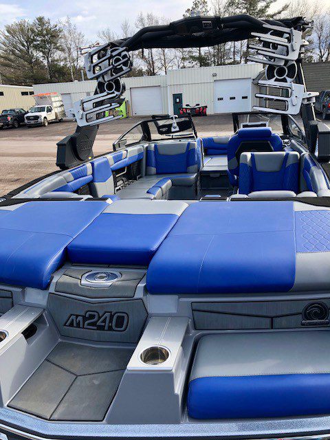2020 Malibu M240 w/trailer