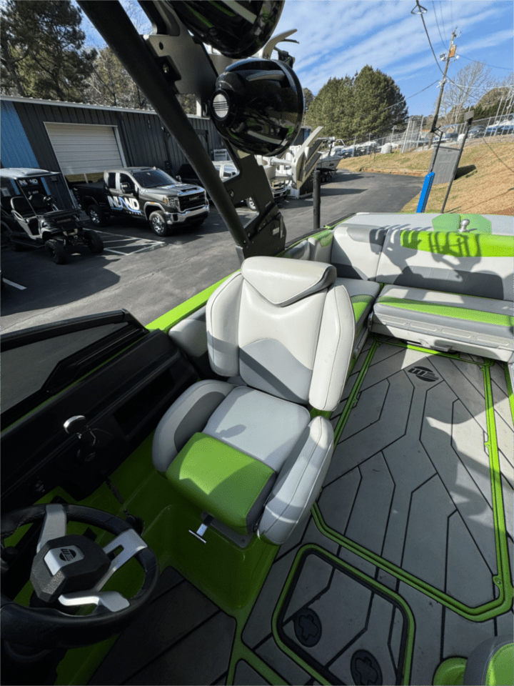 2020 Malibu 23LSV Icon
