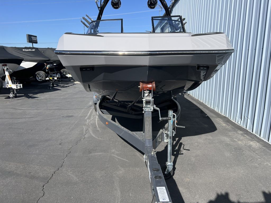2025 MOOMBA Max