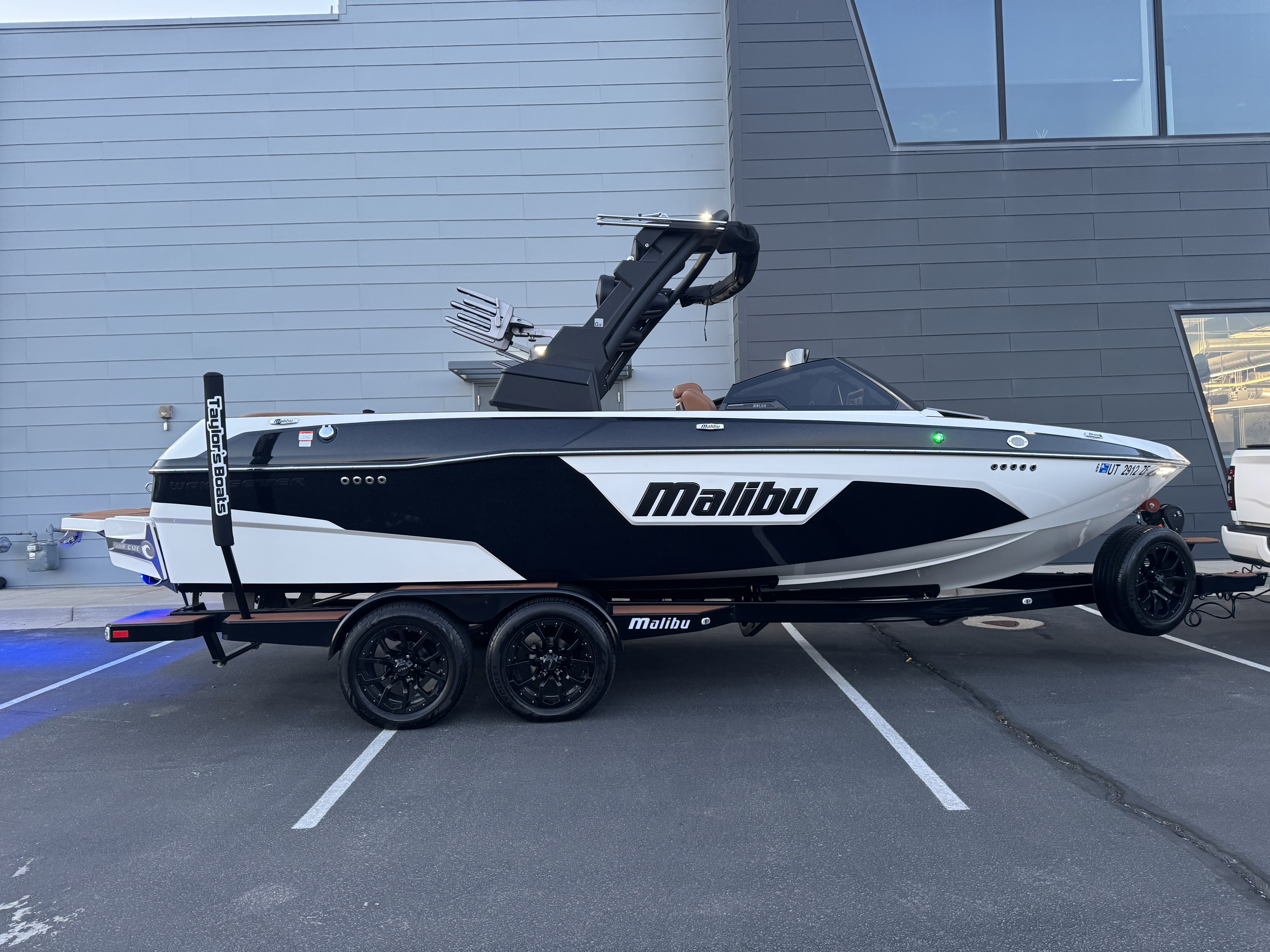 2023 Malibu 23 LSV – Supercharged LT4 – Low hours and Fully loaded Icon